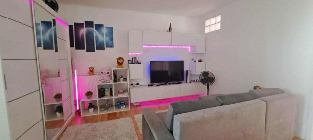 Eladó panellakás, Tatabányán 44.99 M Ft, 3 szobás