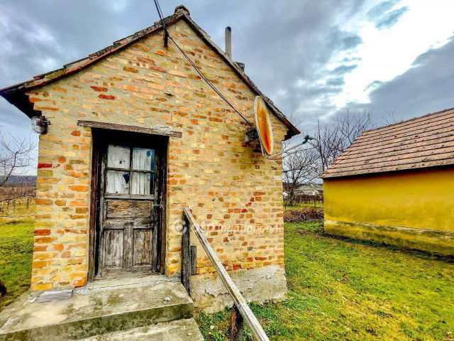 Eladó családi ház, Felpécen 19.5 M Ft, 2 szobás