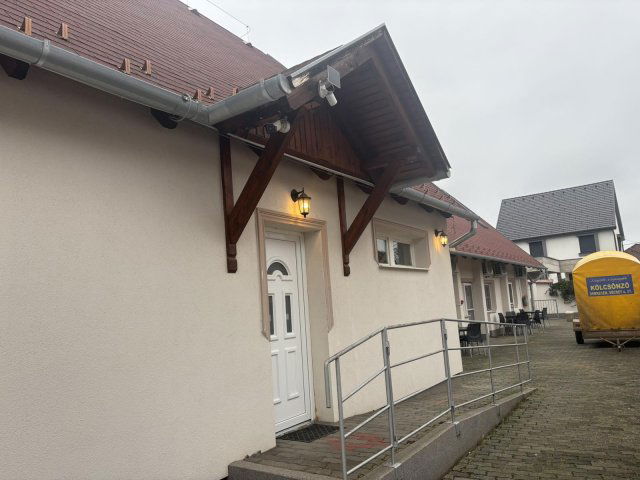 Eladó nyaraló, Hajdúszoboszlón 140 M Ft, 11 szobás