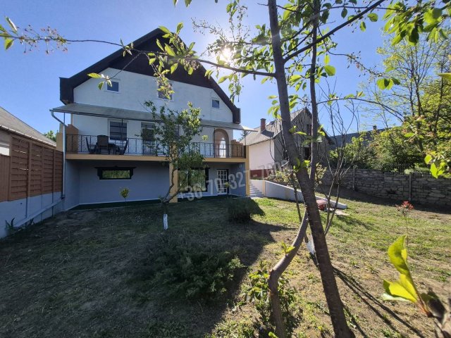 Eladó családi ház, Tiszafüreden 79.9 M Ft, 8 szobás