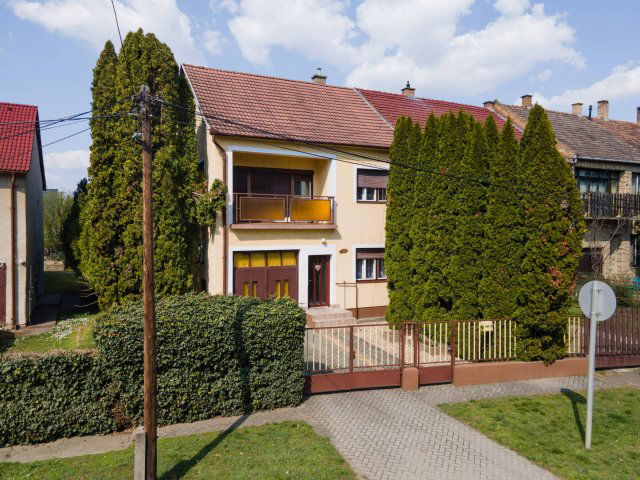 Eladó sorház, Vácon 85 M Ft, 5 szobás / költözzbe.hu