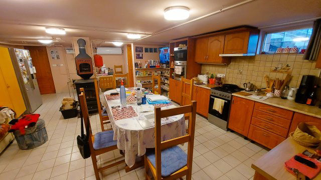 Eladó családi ház, Domonyban 97.9 M Ft, 4 szobás