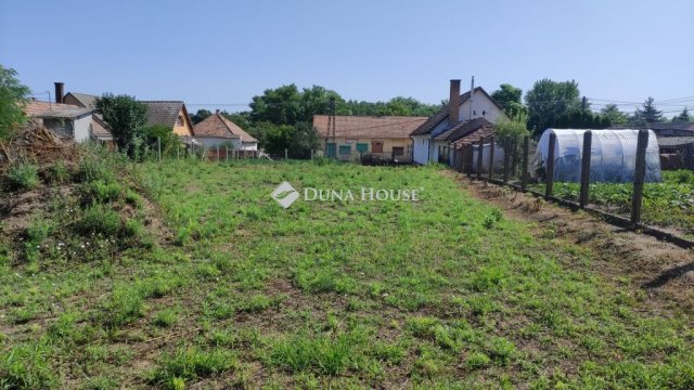 Eladó telek, Tengelicén, Kossuth Lajos utcában 5.65 M Ft