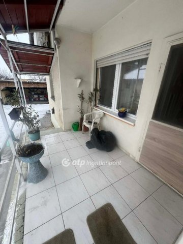 Eladó családi ház, Cegléden 68 M Ft, 3 szobás