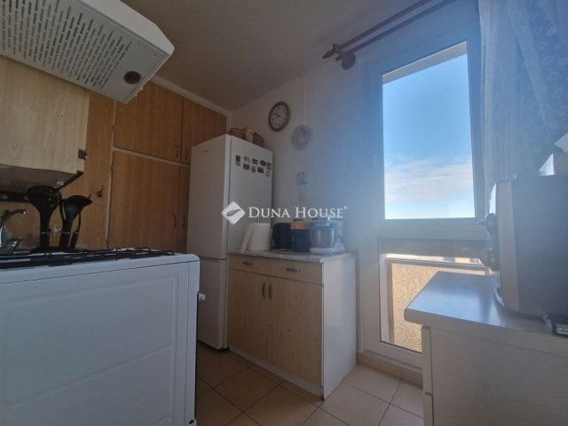 Eladó panellakás, Pécsett 44.9 M Ft, 3 szobás
