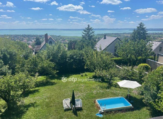 Eladó nyaraló, Csopakon 285 M Ft, 3 szobás / költözzbe.hu