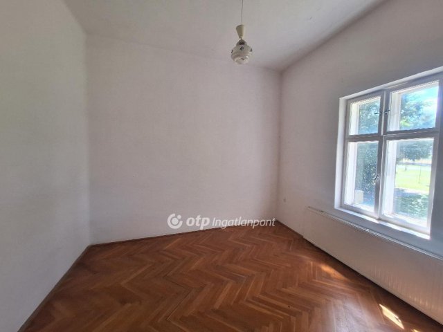 Eladó téglalakás, Mezőhegyesen 11 M Ft, 2 szobás