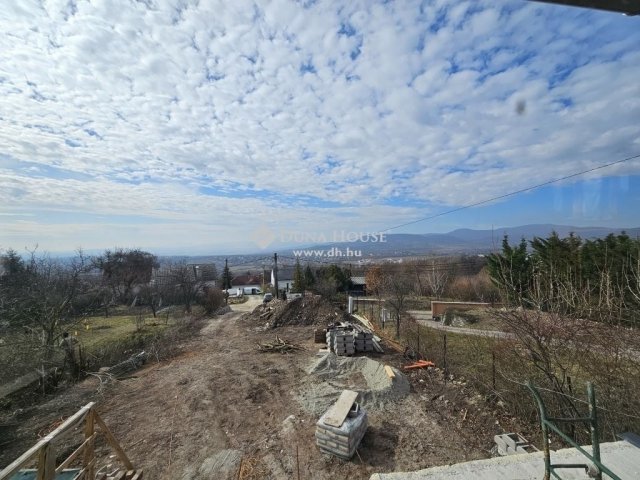 Eladó családi ház, Szentendrén 215 M Ft, 5 szobás