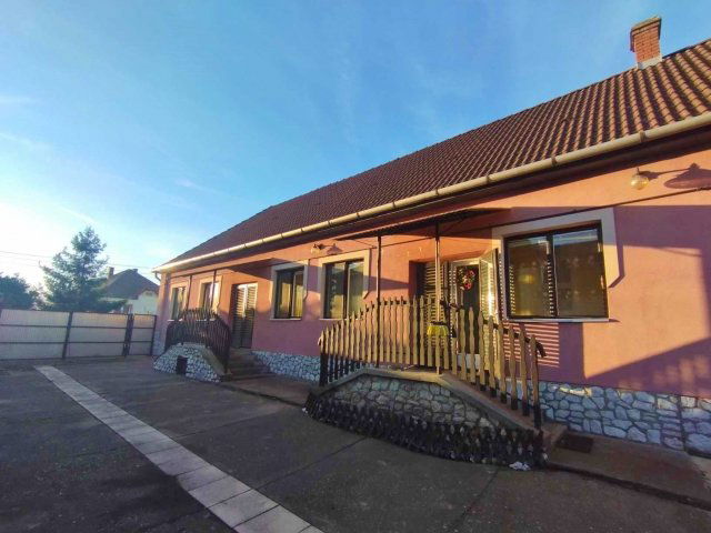 Eladó családi ház, Makláron 42 M Ft, 4 szobás