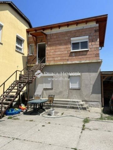 Eladó családi ház, Vecsésen 49.9 M Ft, 9 szobás