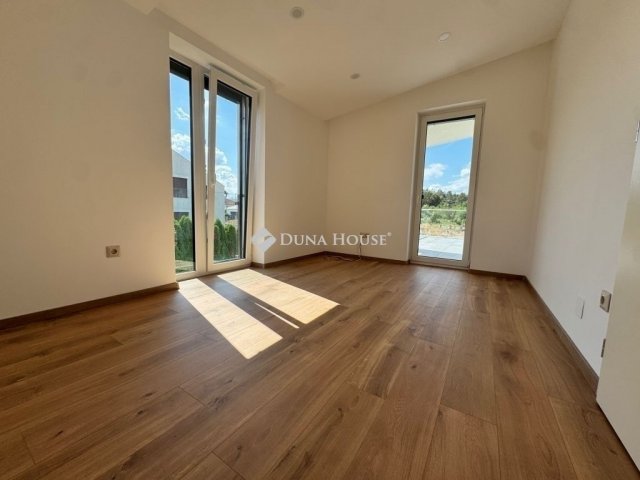 Eladó ikerház, Veszprémben 175 M Ft, 5 szobás
