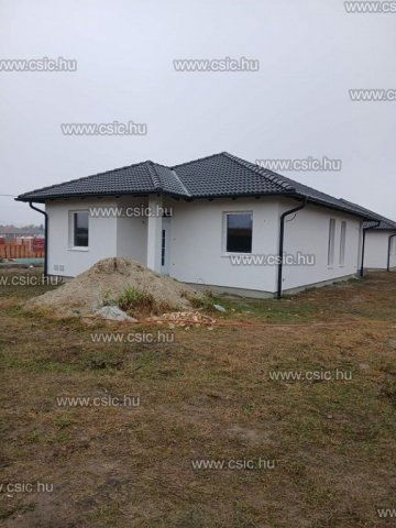 Eladó családi ház, Kiskunlacházán 79.2 M Ft, 5 szobás