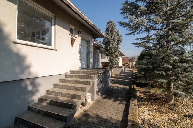 Eladó ikerház, Budapesten, XVIII. kerületben 119.9 M Ft, 3 szobás