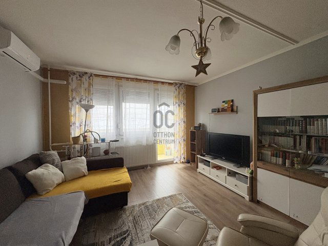 Eladó panellakás, Cegléden 47.9 M Ft, 3 szobás