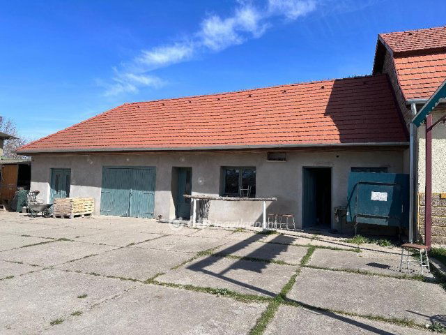 Eladó családi ház, Majosházán 104.9 M Ft, 3 szobás