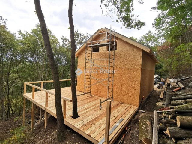 Eladó családi ház, Esztergomban 99 M Ft, 2 szobás