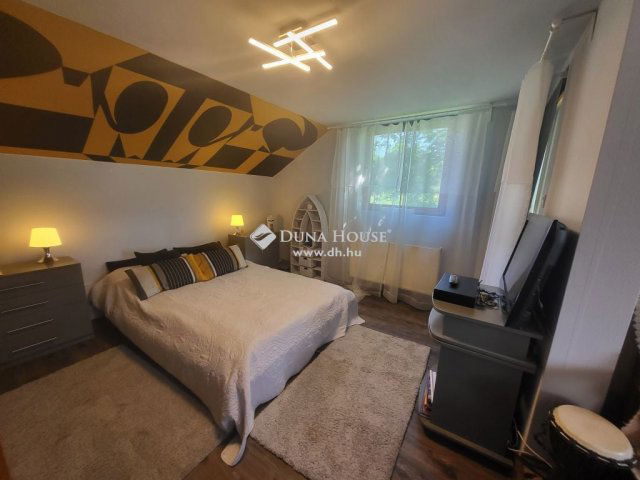 Eladó családi ház, Leányfaluban 199 M Ft, 9 szobás