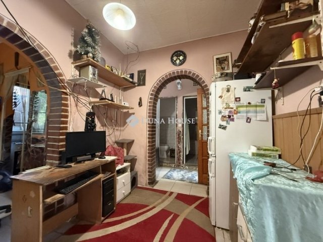 Eladó családi ház, Vecsésen 49.9 M Ft, 2 szobás