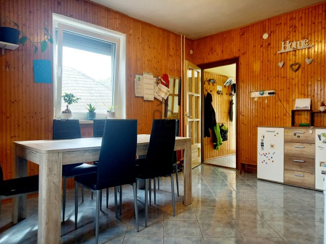 Eladó családi ház, Nagybaracskán 33.2 M Ft, 5 szobás