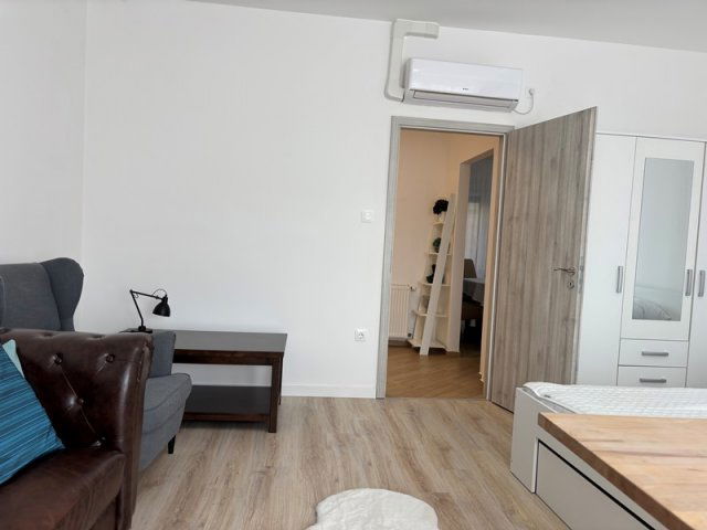 Kiadó téglalakás, albérlet, Pécsett, Rákóczi úton, 4 szobás