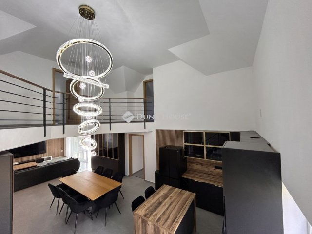 Eladó családi ház, Zalaszentgróton 140 M Ft, 6 szobás