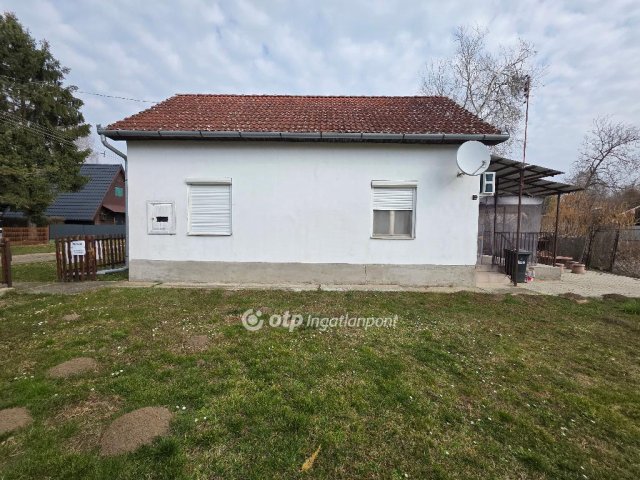 Eladó nyaraló, Tiszacsegén 20 M Ft, 4 szobás