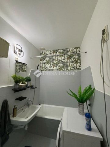 Eladó téglalakás, Budapesten, III. kerületben 39.5 M Ft