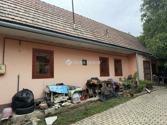 Eladó családi ház, Kesztölcön, Esztergomi utcában 44.9 M Ft