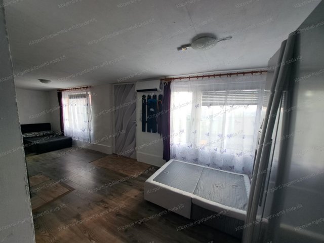 Eladó családi ház, Tatabányán 28.5 M Ft, 3 szobás