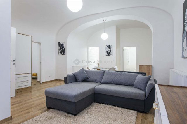 Eladó téglalakás, Mosonmagyaróváron 42 M Ft, 3 szobás