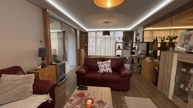 Eladó családi ház, Tatán 149 M Ft, 4 szobás