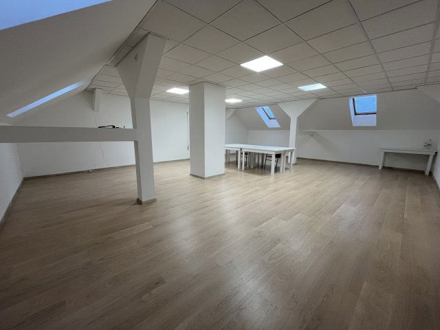 Kiadó iroda, Győrött, Győri úton 145 E Ft / hó