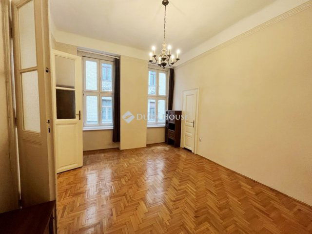Eladó téglalakás, Budapesten, V. kerületben 79.9 M Ft, 1 szobás