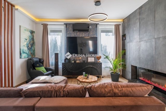 Eladó ikerház, Budapesten, XVIII. kerületben 164.5 M Ft, 5 szobás