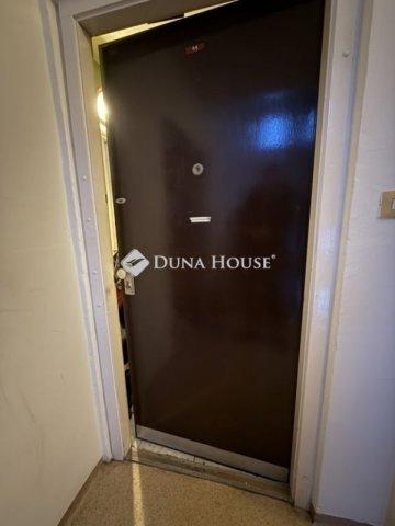 Eladó panellakás, Pécsett 35.9 M Ft, 2 szobás