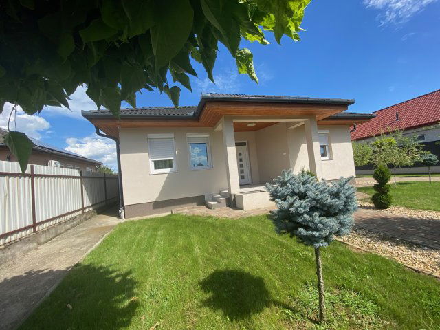 Eladó családi ház, Újfehértón 113 M Ft, 4 szobás