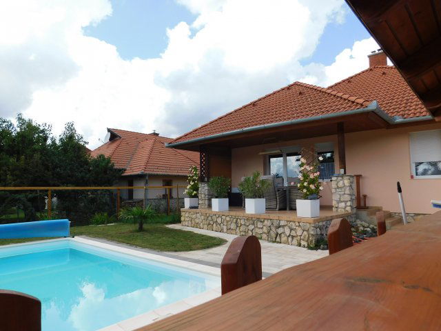 Eladó családi ház, Cserszegtomajon 169.9 M Ft, 5+1 szobás