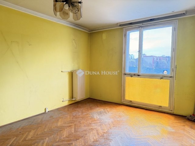 Eladó panellakás, Pécsett 31.9 M Ft, 2 szobás