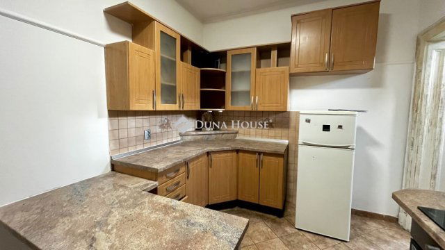 Eladó téglalakás, Szombathelyen 42 M Ft, 3 szobás