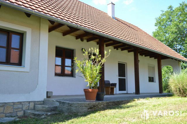 Eladó családi ház, Nemesvámoson 122 M Ft, 3 szobás