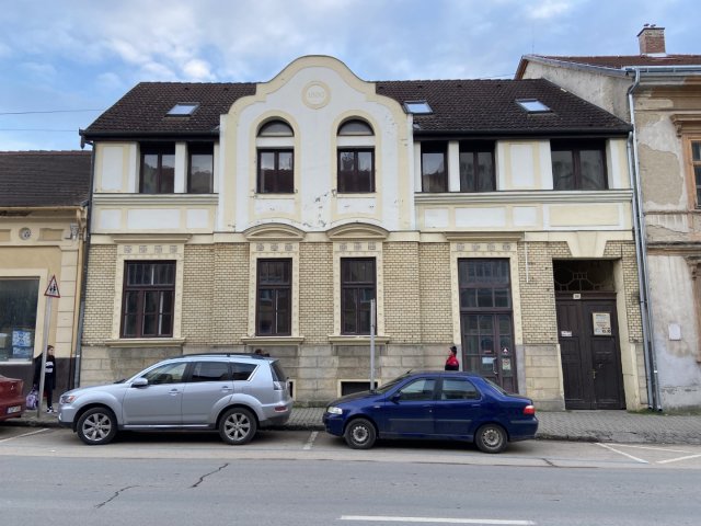 Eladó iroda, Kaposváron, Fő utcában 130 M Ft, 12 szobás