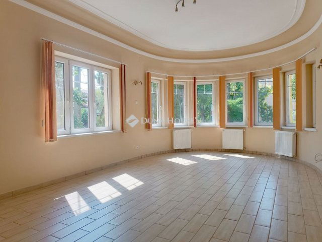 Eladó családi ház, Budapesten, X. kerületben 265 M Ft, 7 szobás