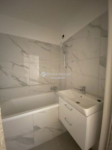 Eladó panellakás, Pécsett, Fagyöngy utcában 59.9 M Ft, 3 szobás