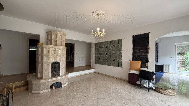 Eladó családi ház, Keszthelyen 139.9 M Ft, 9 szobás