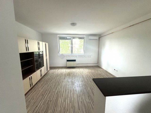 Eladó téglalakás, Kecskeméten 34.9 M Ft, 1 szobás