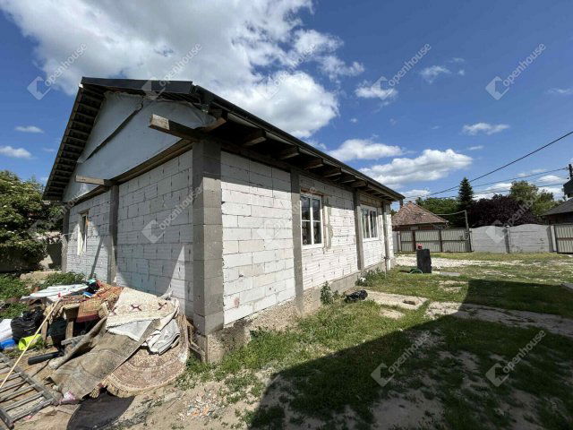 Eladó családi ház, Pilisen 31.9 M Ft, 2 szobás