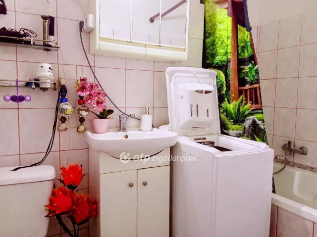 Eladó panellakás, Nyíregyházán 37.4 M Ft, 1+1 szobás