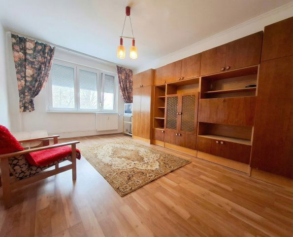 Eladó panellakás, Dunaújvárosban 32.5 M Ft, 1+1 szobás