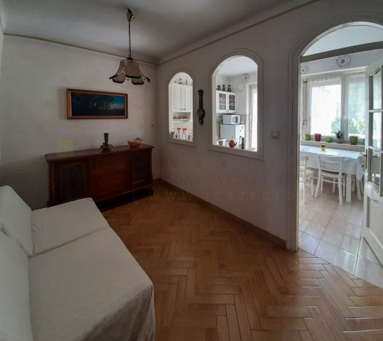 Kiadó téglalakás, albérlet, Szegeden, Móra utcában, 3 szobás