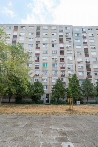 Eladó panellakás, Tatabányán 31.99 M Ft, 2 szobás